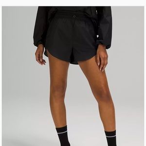 Lululemon NWT step out HR short size 2